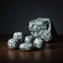 Load image into Gallery viewer, Tumbled - Kiwi Stone SM/MED