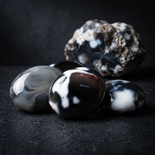 Load image into Gallery viewer, PALM STONE - Orca Agate