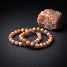 Load image into Gallery viewer, BRACELET Peach Moonstone - MED 8mm