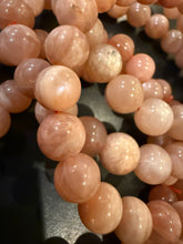 Load image into Gallery viewer, BRACELET Peach Moonstone - MED 8mm