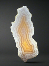 Load image into Gallery viewer, High-Grade Parallax Banded Laguna Agate – Soft Yellow &amp; White Banding from Mexico
