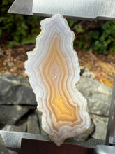 Load image into Gallery viewer, High-Grade Parallax Banded Laguna Agate – Soft Yellow &amp; White Banding from Mexico
