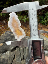 Load image into Gallery viewer, High-Grade Parallax Banded Laguna Agate – Soft Yellow &amp; White Banding from Mexico
