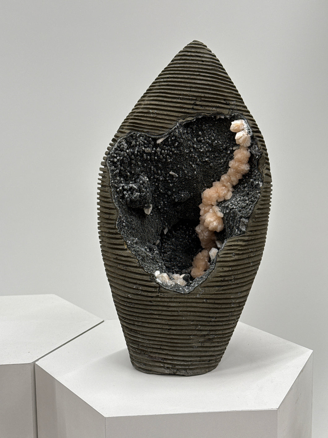Stilbite on black chalcedony