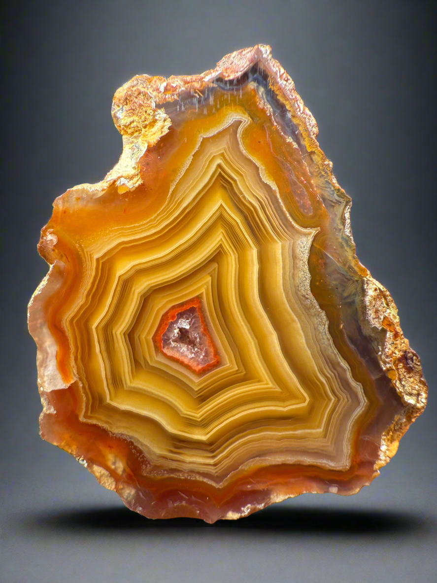 Small High-Grade Laguna Agate with Parallax Effect & Quartz Core – Rare Mexican Collectible Gemstone