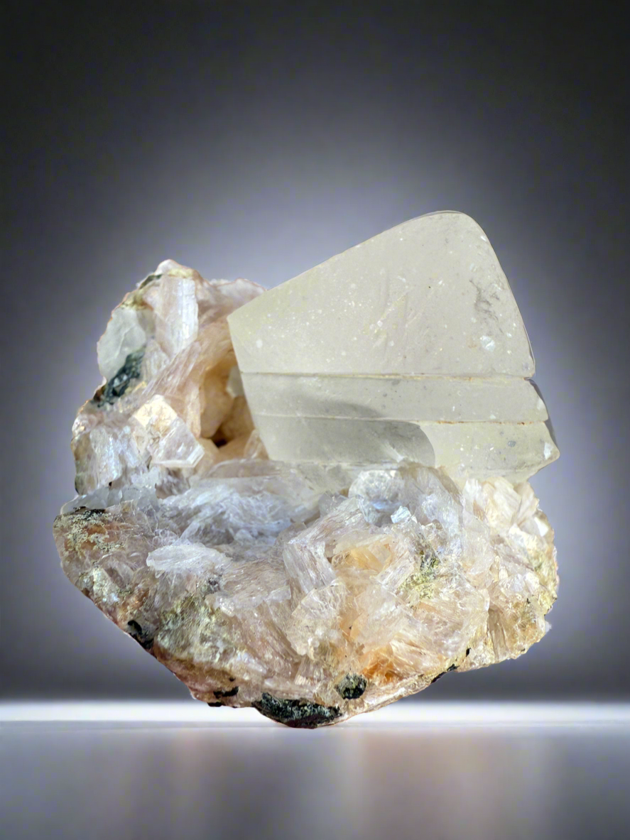 Yellow Diamond Calcite + Pearl Heulandite • Maharashtra, India