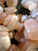 Load image into Gallery viewer, BRACELET Peach Moonstone - Chip
