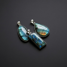 Load image into Gallery viewer, Pendant | Labradorite SM | 925 Silver Plated

