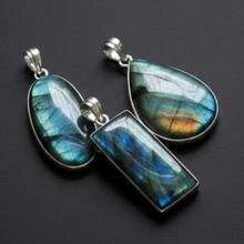 Load image into Gallery viewer, Pendant | Labradorite SM | 925 Silver Plated

