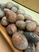 Load image into Gallery viewer, TUMBLE Thousand Layer Quartz MED/LG
