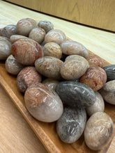 Load image into Gallery viewer, TUMBLE Thousand Layer Quartz MED/LG
