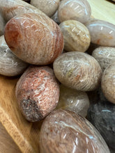 Load image into Gallery viewer, TUMBLE Thousand Layer Quartz MED/LG

