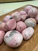 Load image into Gallery viewer, TUMBLE Rhodonite from Peru SM/MED
