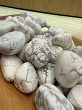 Load image into Gallery viewer, TUMBLE Howlite SM/MED
