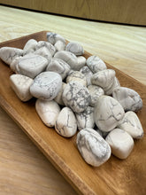 Load image into Gallery viewer, TUMBLE Howlite SM/MED

