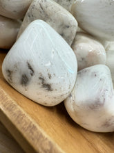 Load image into Gallery viewer, TUMBLE White Scolecite SM/MED
